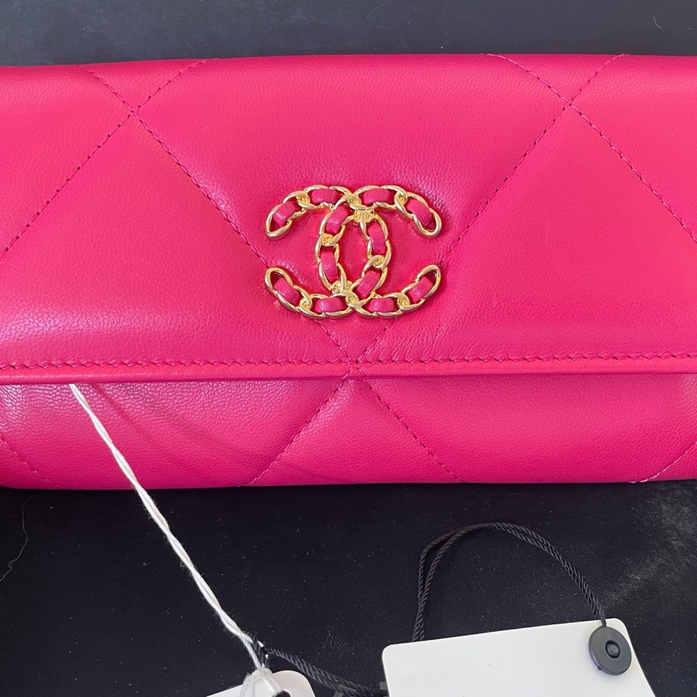SOLD! BN Authentic Chanel 19 dark pink Quilted bifold Clutch w/ Gold wallet